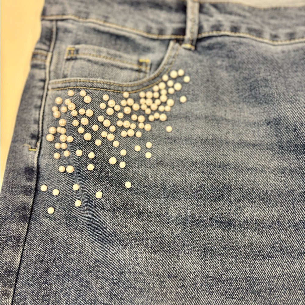 ARULA High Rise Jeans with Pearl Embellishments - Light Blue